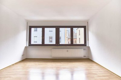 Nähe Allersberger Straße ! Gepflegte 1-ZW, 39m², Einbauküche, Laminat im 2.OG ohne Aufzug