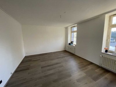 Frisch renovierte EG 1,5 Raum Wohnung mit Terrasse !