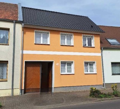 Großzügiges Einfamilienhaus mit EBK, Kaminofen und Grundstück...