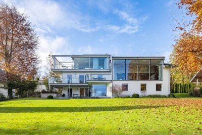 Moderne, geräumige Familien-Villa mit technischen Finessen und exklusivem Seezugang