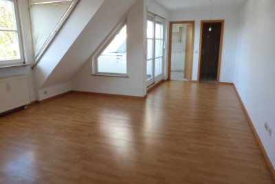 Gemütliche 2,5-Zimmer-Dachgeschoss-Wohnung in zentraler Lage