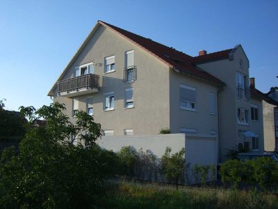 Schöne 3-Zimmer-Dachgeschosswohnung mit Balkon in Neulußheim