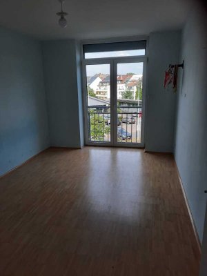 3-Zimmer-Wohnung mit gehobener Innenausstattung mit Balkon und EBK in Düsseldorf