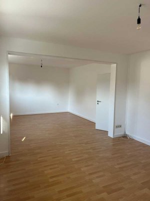 Schöne und modernisierte 4-Zimmer-Maisonette-Wohnung mit Balkon