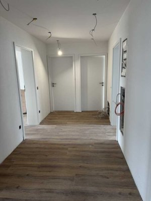 Erstbezug nach Sanierung mit Balkon: schöne 4-Zimmer-Wohnung in Wiernsheim