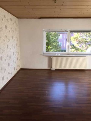 +++Dachgeschosswohnung mit Wannenbad+++