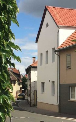 Provisionsfrei !  Haus mit 3 Einheiten, u.a. interessant für Investoren