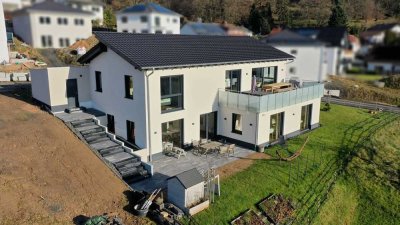 Neuwertiges Einfamilienhaus mit fantastischem Ausblick