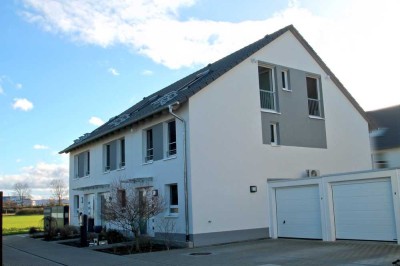 Neuwertiges und großes Reihenmittelhaus mit Garage in Riedstadt / Erfelden