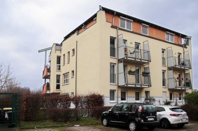 Großzügig geschnittene, vermietete 4 Zimmer Wohnung