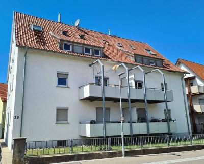 Helle 4-Zimmer-Wohnung in Reutlingen, zentrale Lage mit EBK