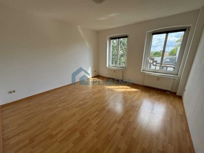 Charmante 1-Zimmer Wohnung: große Wohnküche, Bad mit Fenster/Badewanne, Hof mit Wasserzugang