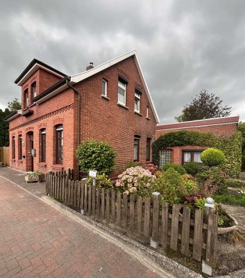 Großzügiges Einfamilienhaus mit wunderschöner Gartenanlage