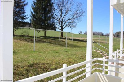 Den Blick ins Grüne vom Balkon aus genießen! Auf Wunsch mit EBK!