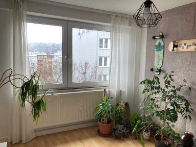 Helle 3-Zimmerwohnung /Küche/Bad/Flur mit kleinem Balkon