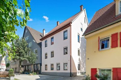 Interessantes Mehrfamilienhaus mit Dreifachgarage im Herzen von Rottenburg