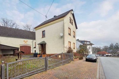 Einfamilienhaus mit Nebengebäuden und großem Grundstück!