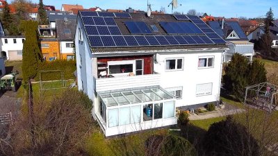 Attraktives Mehrfamilienhaus mit drei Wohneinheiten, Solaranlage und Photovoltaik, Doppelgarage