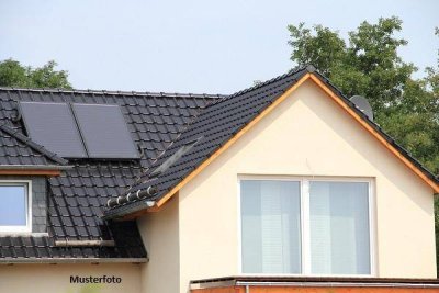 Einfamilienhaus mit Terrasse und Garage