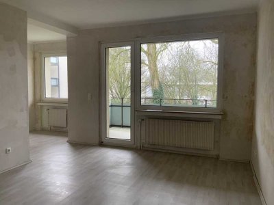 AB SOFORT: 3,5-Zimmerwohnung mit Balkon, großem Wohnzimmer