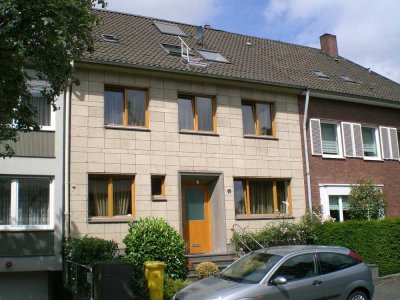 Repräsentatives Stadthaus in bevorzugter und ruhiger Lage von Düsseldorf-Oberkassel (Rheinnähe)