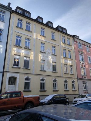 Vollständig renovierte 2-Zimmer-Wohnung mit Balkon und EBK in Gera