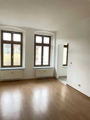 geräumige Wohnung + Stellplatz im Hof