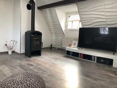 Provisionsfrei - Bezugsfreie, renovierte DG-Wohnung mit Einbauküche, Balkon und Hoffläche