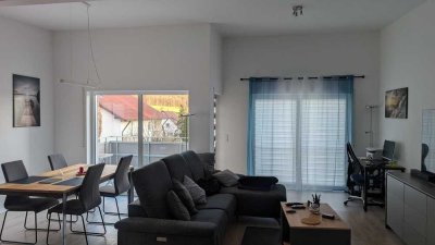 Helle 2,5 Zimmer-Wohnung mit Einbauküche und Balkon