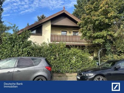 Freistehendes Zweifamilienhaus mit großem Garten in St.Leon