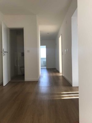 Helle, sonnige, stilvolle 4 Zimmer- Wohnung in Höchberg mit EBK, TG und Südbalkon: