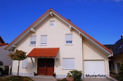 Einfamilien-Doppelhaushälfte mit angebauter Garage