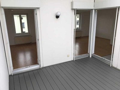 Helle 2-Zimmer-Wohnung mit schöner Dachterrasse