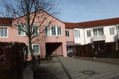 NEU: helle 2-Zimmer-Whg m. Balkon und neuer EBK, BW, neue Böden, TG Stellplatz, Keller, U Bahn Nähe