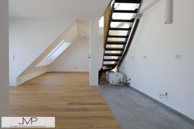 Energieneutrale 2 Zimmer Single - DG Wohnung mit Balkon und großer Terrasse - 360° Stadtblick!