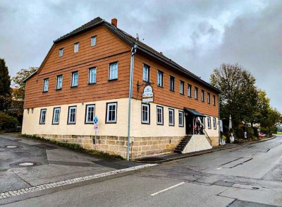 Mehrfamilienhaus mit Gewerbeeinheit