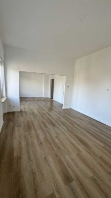 Erstbezug nach Sanierung: schöne 3-Zimmer-Wohnung mit Balkon