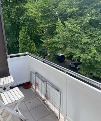 Stilvolle 2,5-Zimmer-Penthouse-Wohnung mit gehobener Innenausstattung mit EBK in Hamburg Bahrenfeld