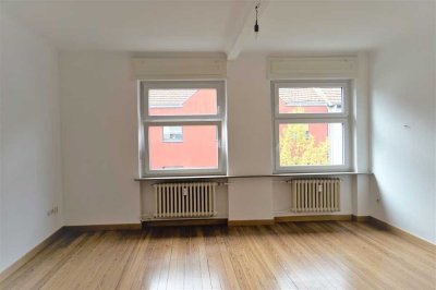 ALTBAU-WOHNUNG zentral gelegen. Eine angenehme Gegend im Zentrum.