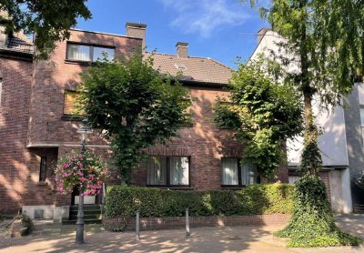 Geräumiges Ein-/Zweifamilienhaus in Duisburg Mittelmeiderich - provisionsfrei