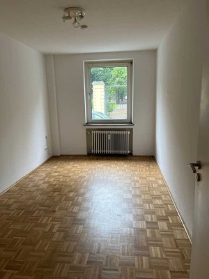 Ansprechende und vollständig renovierte 2-Zimmer-Hochparterre-Wohnung in Krefeld