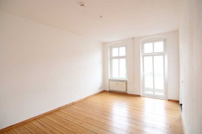 Zauberhafte Altbauwohnung mit Holzdielen und Balkon - tolle Lage Torfstraße!