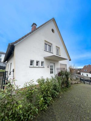 MODERNES ZUHAUSE MIT VIEL PLATZ IN OTZBERG / LENGFELD