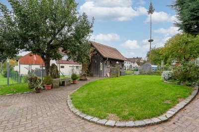 Zauberhaftes Familienhaus mit Weiherblick, Einliegerwohnung und 2 Garagen