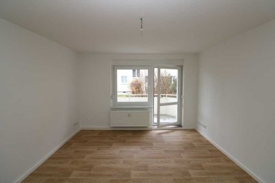 Jackpot!!! Neu sanierte 3-Raum-Wohnung mit Badewanne & Balkon!!!