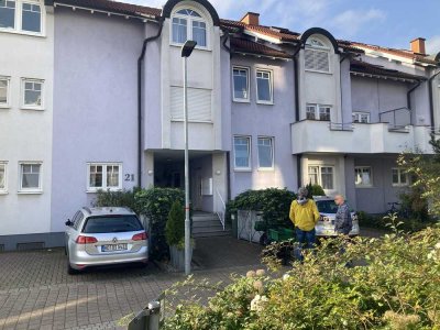 Helle, großzügig geschnittene 3 Zimmer Wohnung mit Gartenanteil