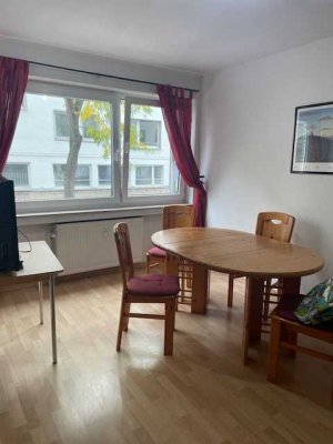 Helle 2 Zimmerwohnung mit Balkon in Unterbilk