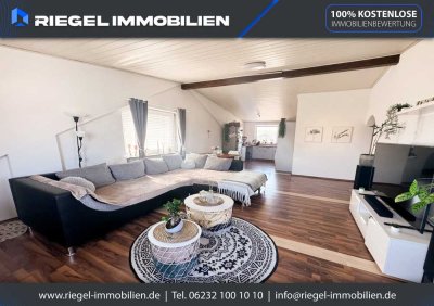 Sie hier? Wir auch! Gemütliche Dachgeschoss-Wohnung mit Loggia und Weitblick in beliebter Wohnlage