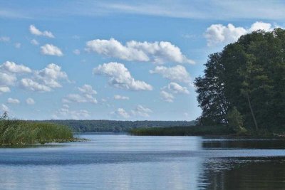 Architektenhaus mit Seezugang und Bootsliegeplatz am Stolpsee zu verkaufen.