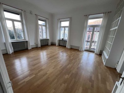 +++Provisionsfrei+++ 4 Zi. Wohnung, Schlossblick, Balkon und EBK in Heidelberg-Altstadt